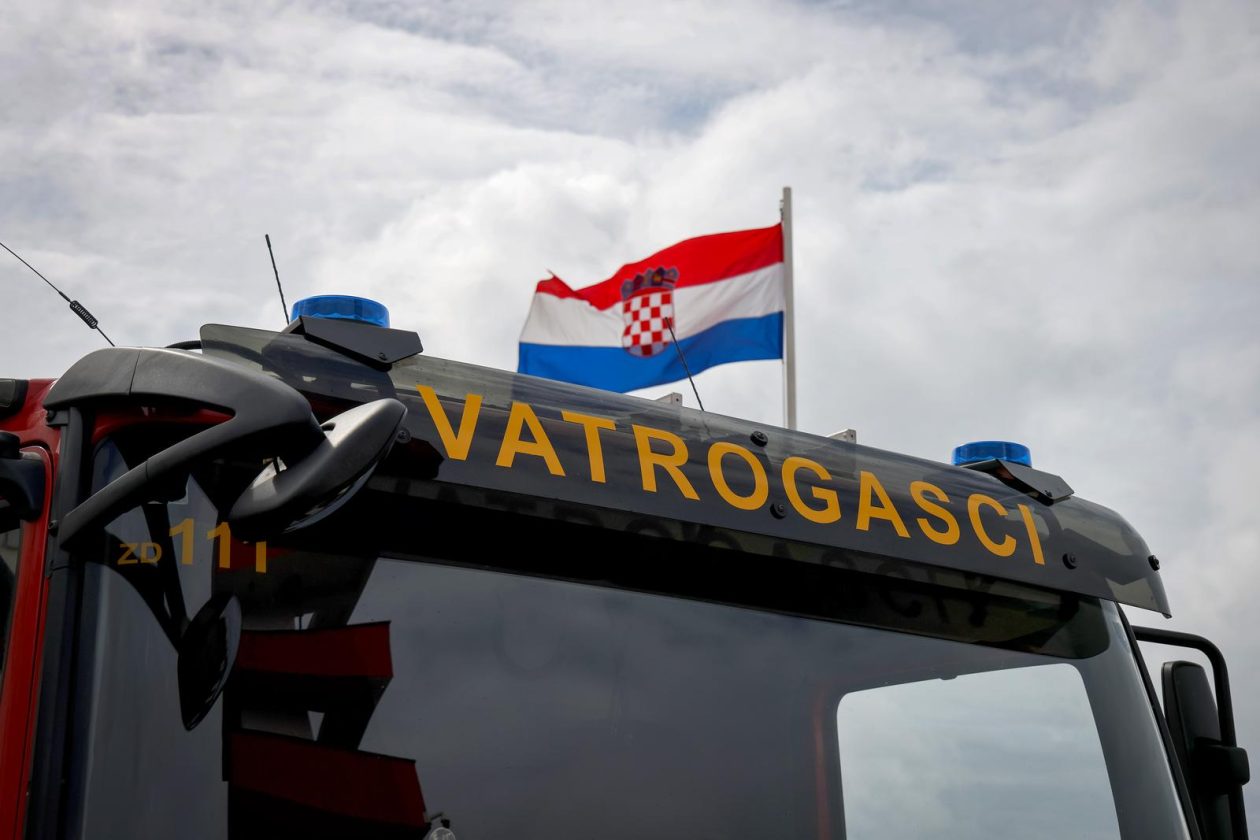 Zadarski vatrogasci odali počast stradalima u velikoj tragediji na Kornatima Zadarski vatrogasci odali počast stradalima u velikoj tragediji na Kornatima