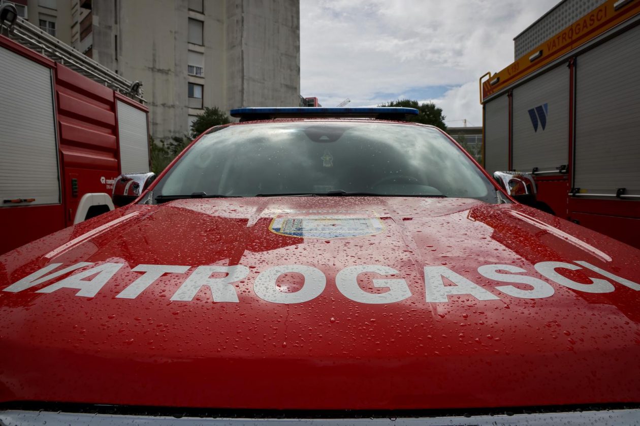 Zadarski vatrogasci odali počast stradalima u velikoj tragediji na Kornatima Zadarski vatrogasci odali počast stradalima u velikoj tragediji na Kornatima