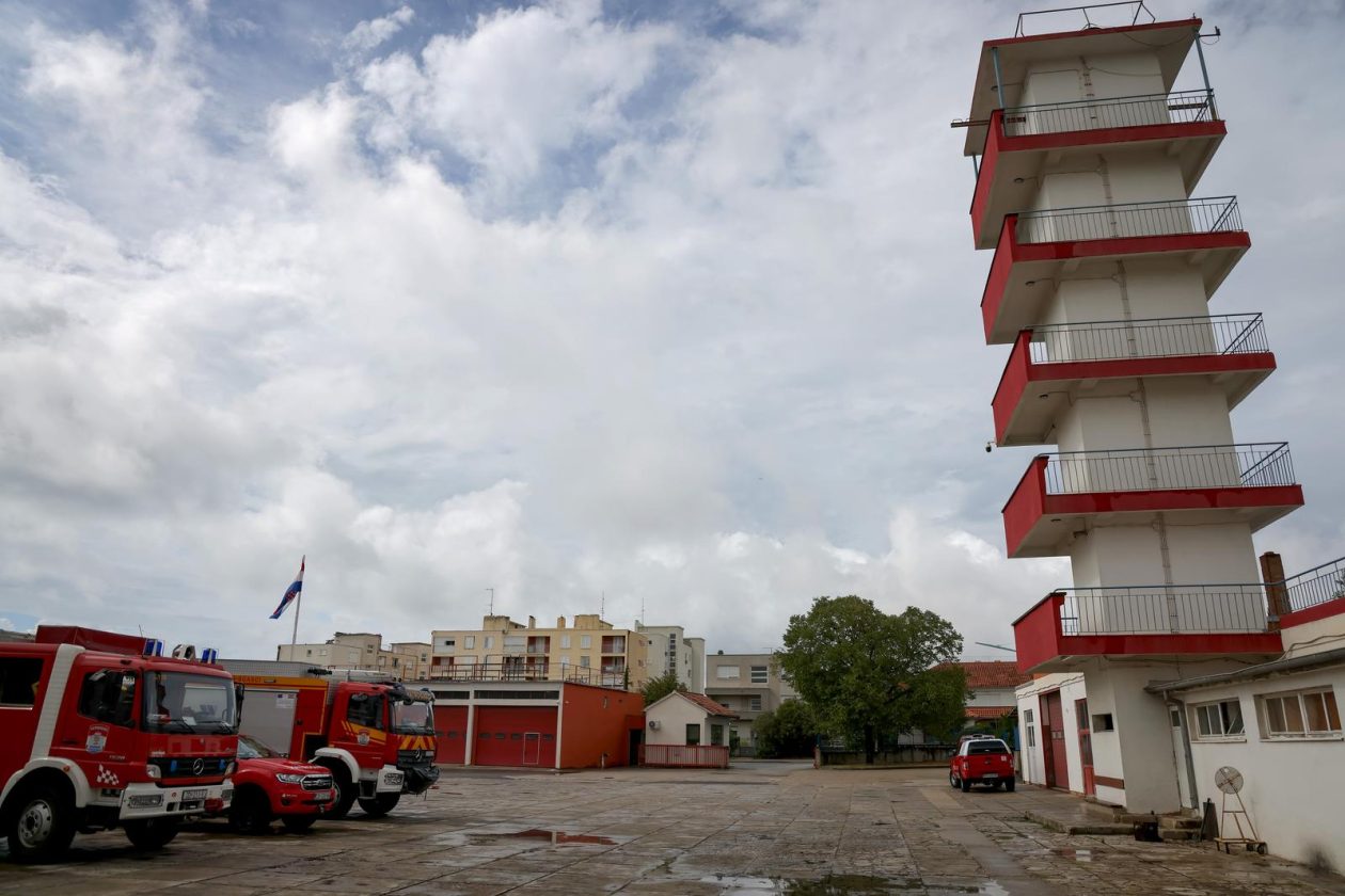 Zadarski vatrogasci odali počast stradalima u velikoj tragediji na Kornatima Zadarski vatrogasci odali počast stradalima u velikoj tragediji na Kornatima