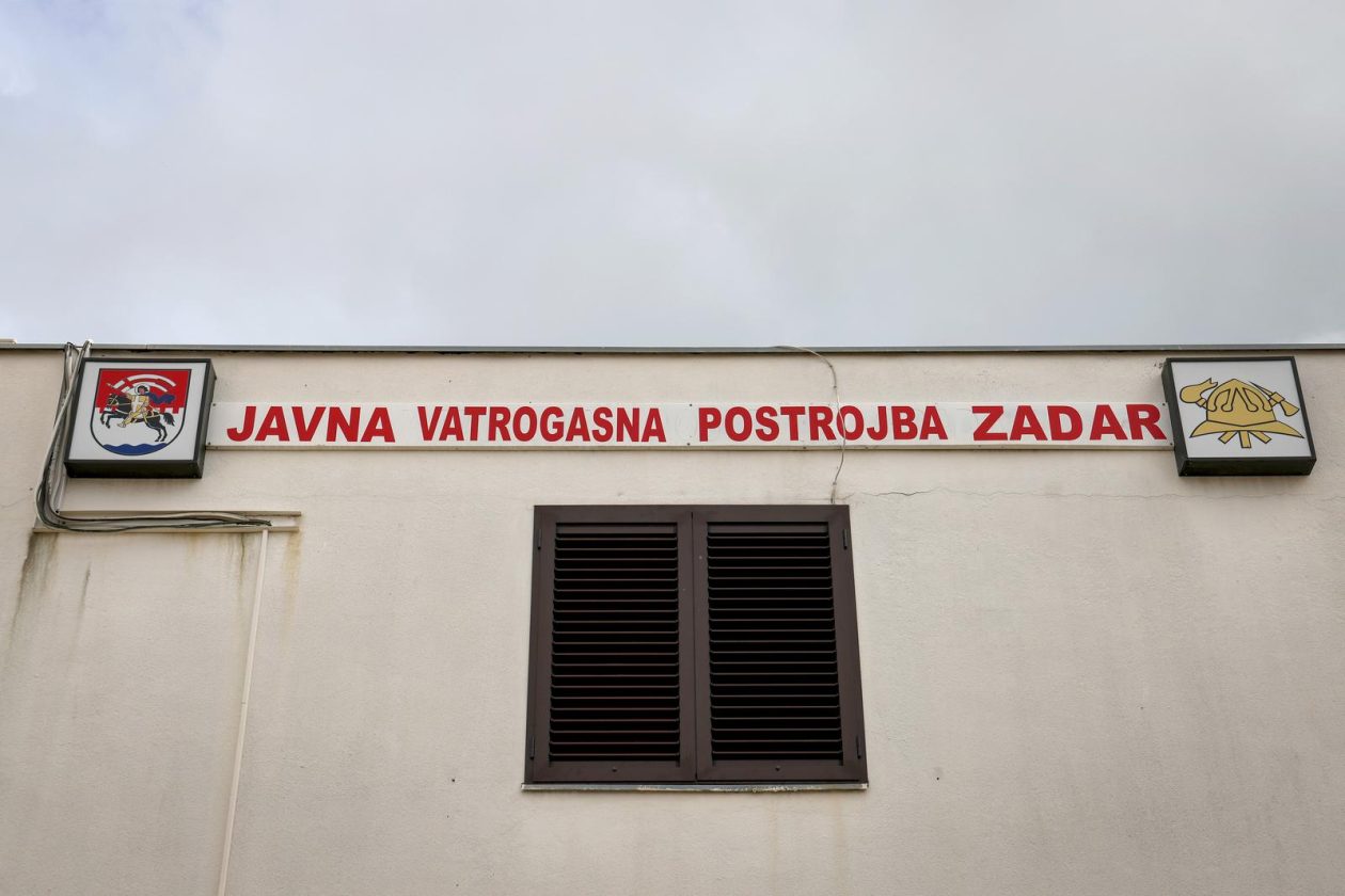 Zadarski vatrogasci odali počast stradalima u velikoj tragediji na Kornatima Zadarski vatrogasci odali počast stradalima u velikoj tragediji na Kornatima