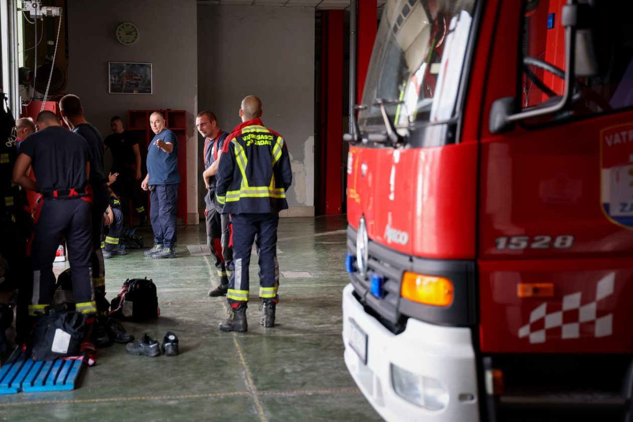 Zadarski vatrogasci odali počast stradalima u velikoj tragediji na Kornatima Zadarski vatrogasci odali počast stradalima u velikoj tragediji na Kornatima
