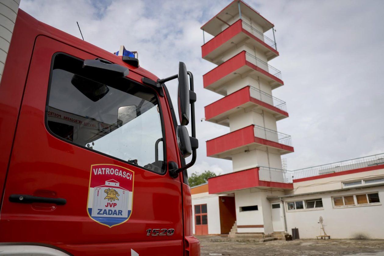 Zadarski vatrogasci odali počast stradalima u velikoj tragediji na Kornatima Zadarski vatrogasci odali počast stradalima u velikoj tragediji na Kornatima