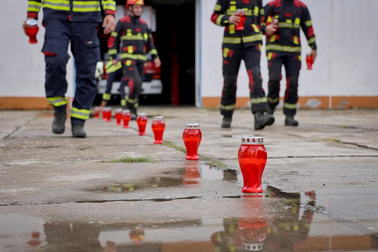 Zadarski vatrogasci odali počast stradalima u velikoj tragediji na Kornatima Zadarski vatrogasci odali počast stradalima u velikoj tragediji na Kornatima