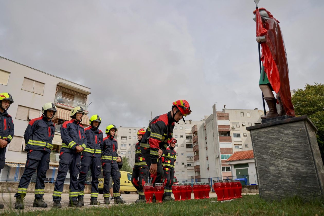 Zadarski vatrogasci odali počast stradalima u velikoj tragediji na Kornatima Zadarski vatrogasci odali počast stradalima u velikoj tragediji na Kornatima