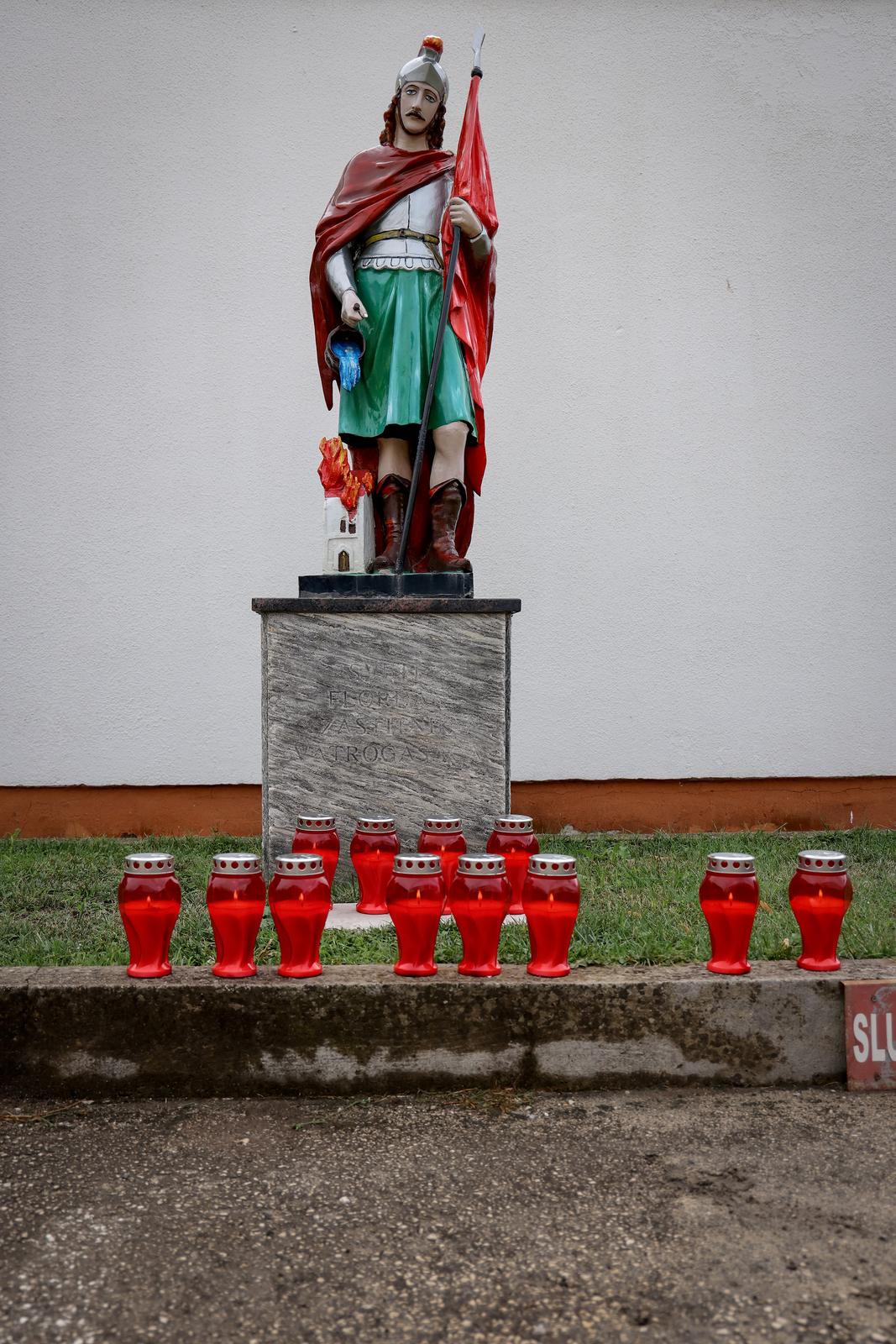 Zadarski vatrogasci odali počast stradalima u velikoj tragediji na Kornatima Zadarski vatrogasci odali počast stradalima u velikoj tragediji na Kornatima