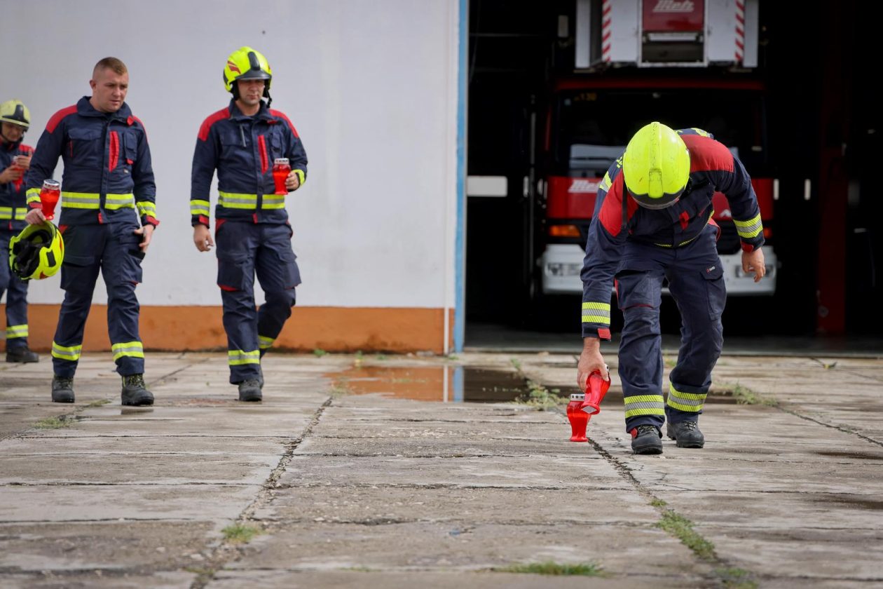 Zadarski vatrogasci odali počast stradalima u velikoj tragediji na Kornatima Zadarski vatrogasci odali počast stradalima u velikoj tragediji na Kornatima
