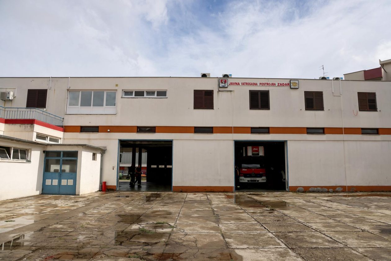 Zadarski vatrogasci odali počast stradalima u velikoj tragediji na Kornatima Zadarski vatrogasci odali počast stradalima u velikoj tragediji na Kornatima