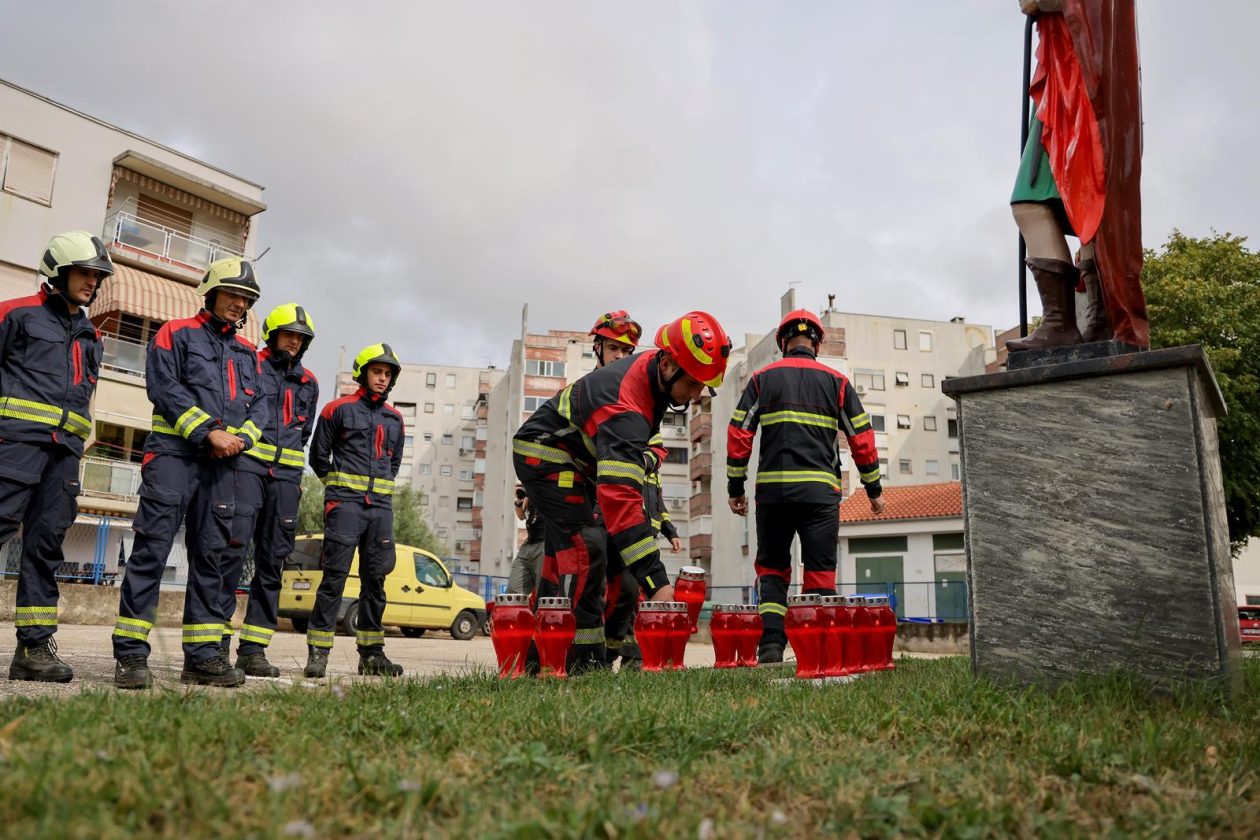 Zadarski vatrogasci odali počast stradalima u velikoj tragediji na Kornatima Zadarski vatrogasci odali počast stradalima u velikoj tragediji na Kornatima