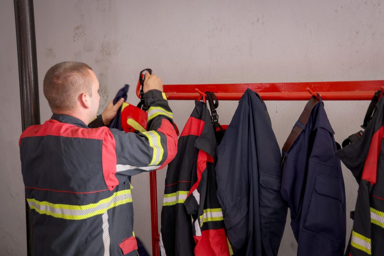 Zadarski vatrogasci odali počast stradalima u velikoj tragediji na Kornatima Zadarski vatrogasci odali počast stradalima u velikoj tragediji na Kornatima