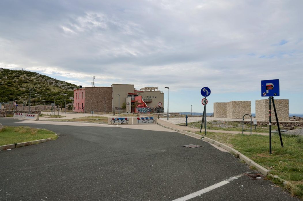 Jasenice: Napušteni hotel na odmorištu Marune