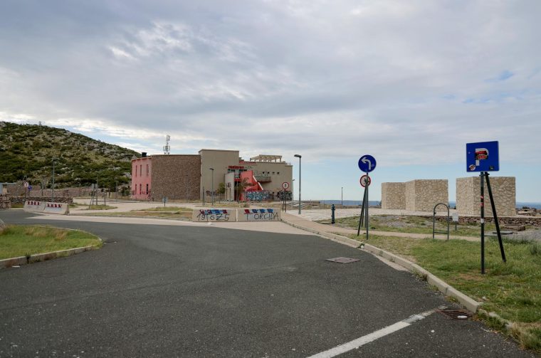 Jasenice: Napušteni hotel na odmorištu Marune