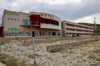 Jasenice: Napušteni hotel na odmorištu Marune Jasenice: Napušteni hotel na odmorištu Marune
