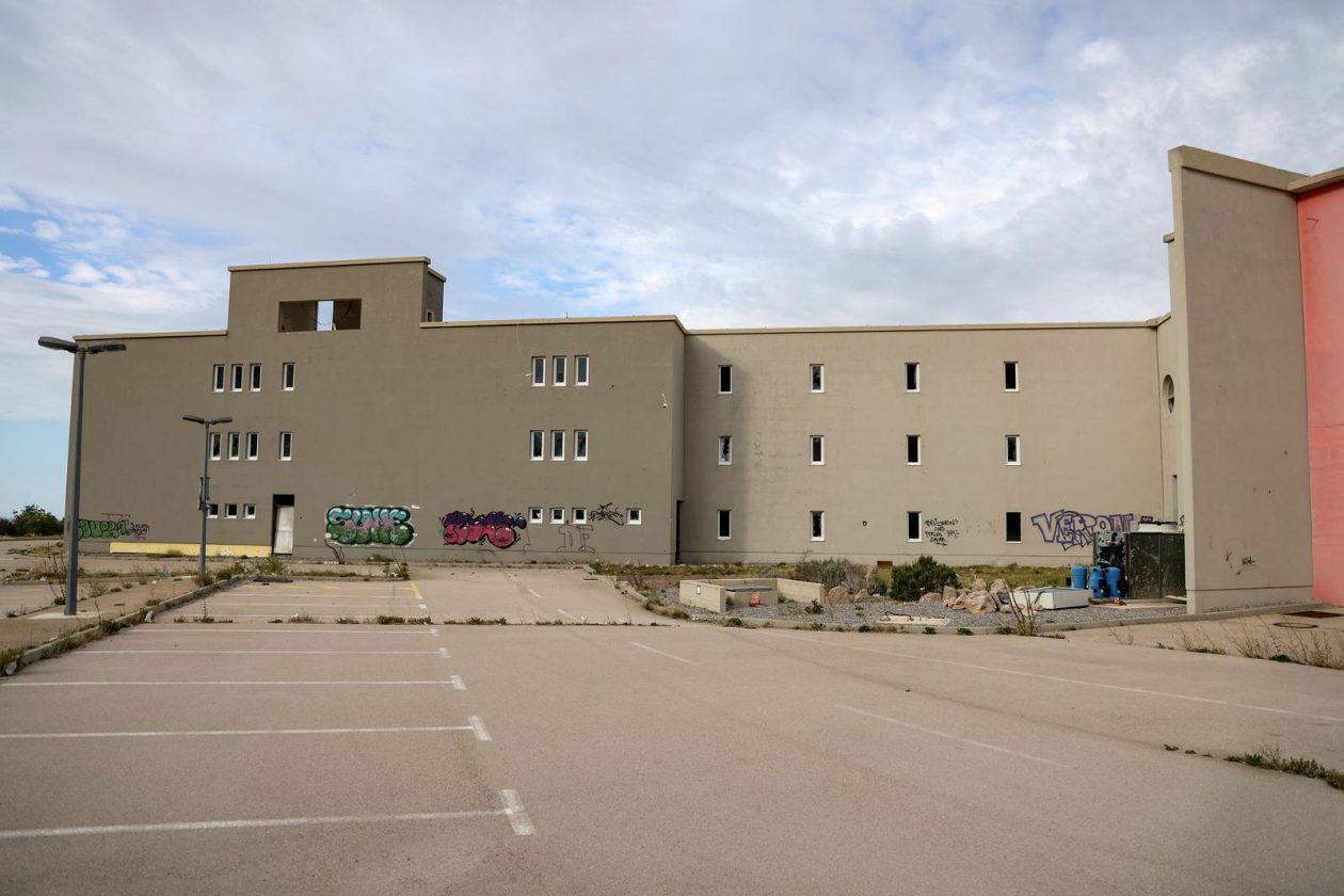 Jasenice: Napušteni hotel na odmorištu Marune Jasenice: Napušteni hotel na odmorištu Marune