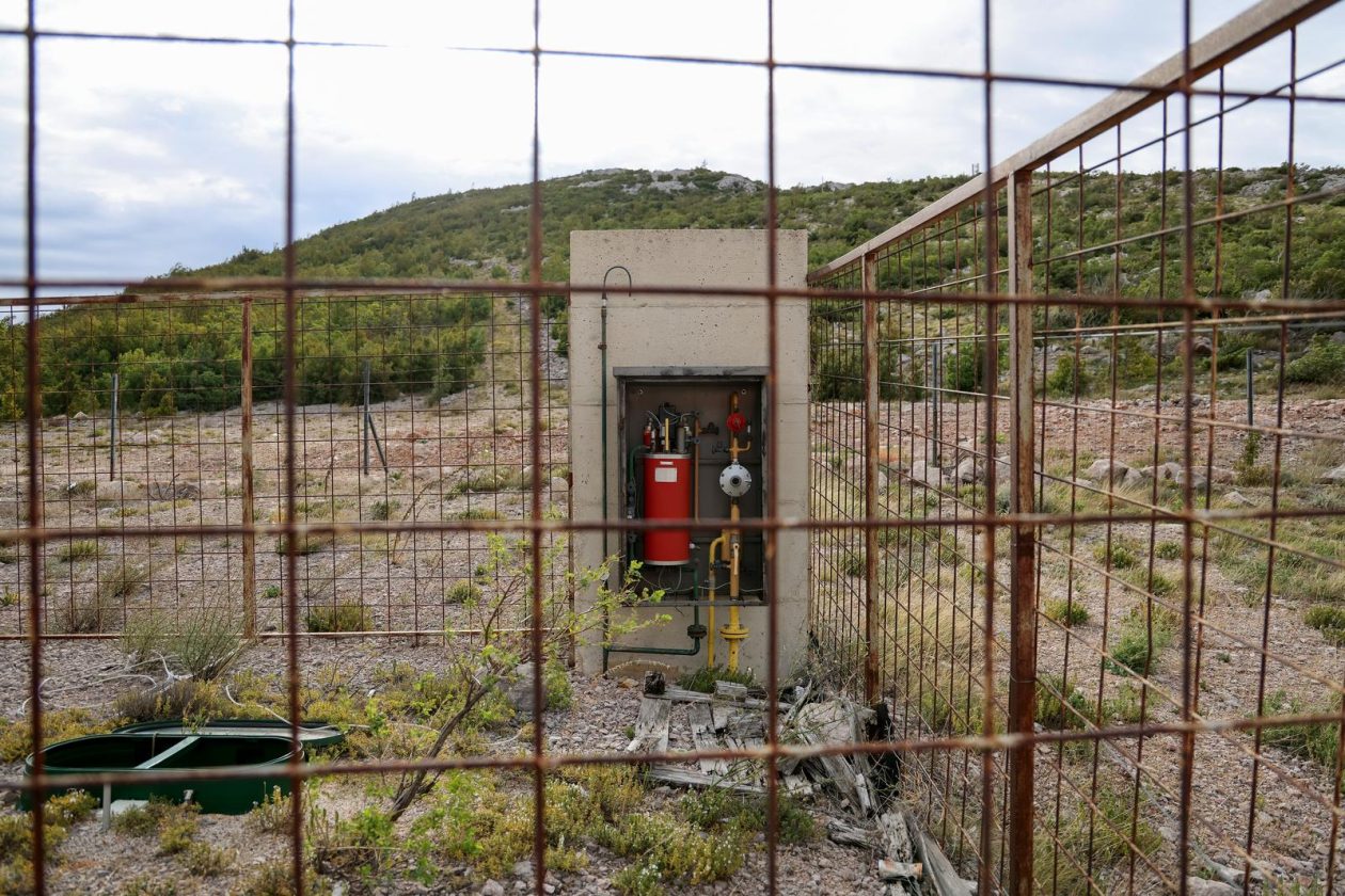 Jasenice: Napušteni hotel na odmorištu Marune Jasenice: Napušteni hotel na odmorištu Marune