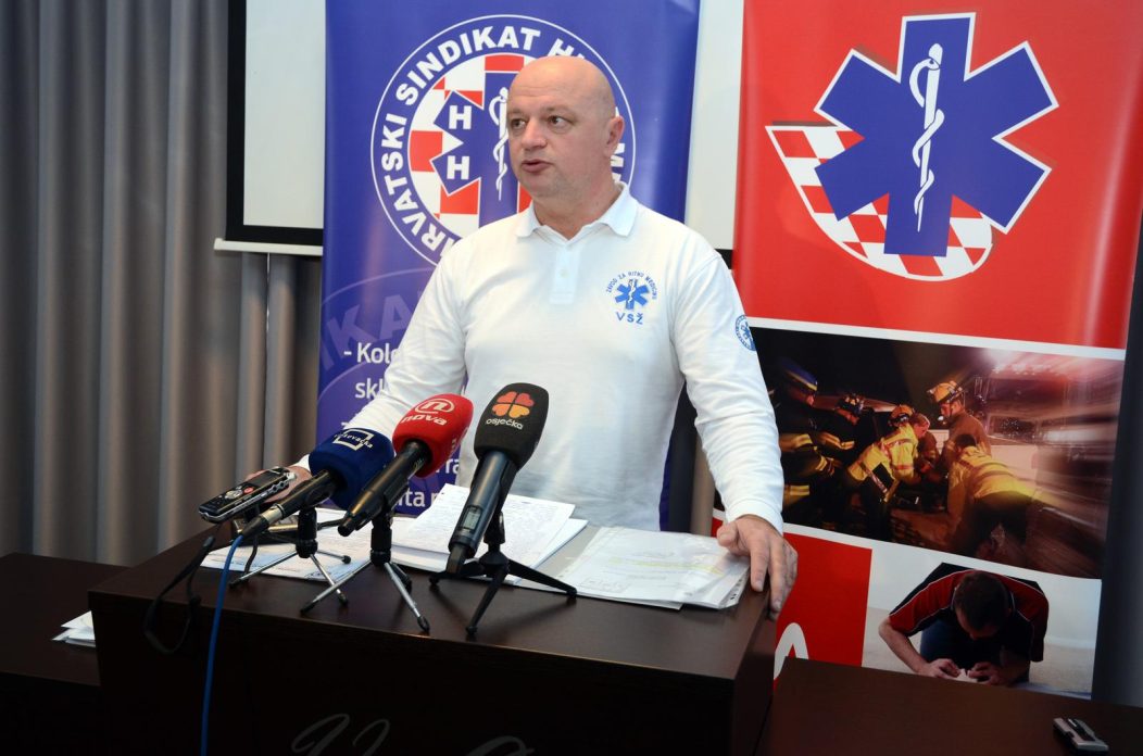 Vinkovci: Predsjednik Hrvatskog sindikata hitne medicine Danijel Sota odrao konferenciju