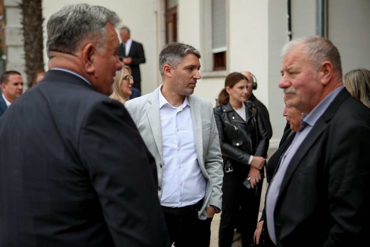 Zadar: Polaganje vijenaca povodom blagdana Svih svetih i Dušnog dana Zadar: Polaganje vijenaca povodom blagdana Svih svetih i Dušnog dana