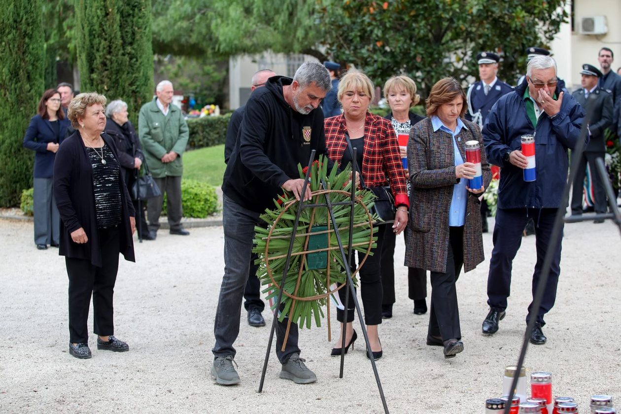 Zadar: Polaganje vijenaca povodom blagdana Svih svetih i Dušnog dana Zadar: Polaganje vijenaca povodom blagdana Svih svetih i Dušnog dana