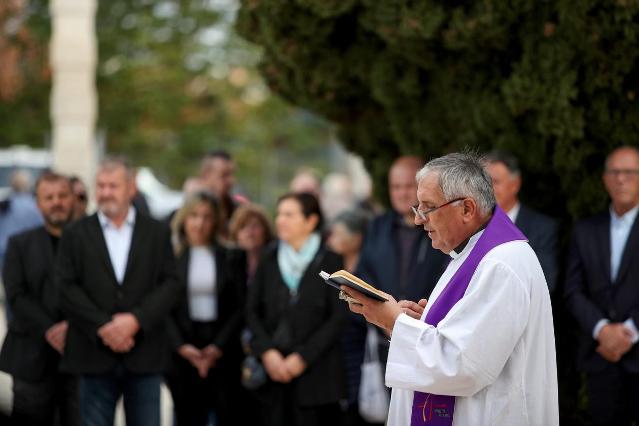 Zadar: Polaganje vijenaca povodom blagdana Svih svetih i Dušnog dana Zadar: Polaganje vijenaca povodom blagdana Svih svetih i Dušnog dana