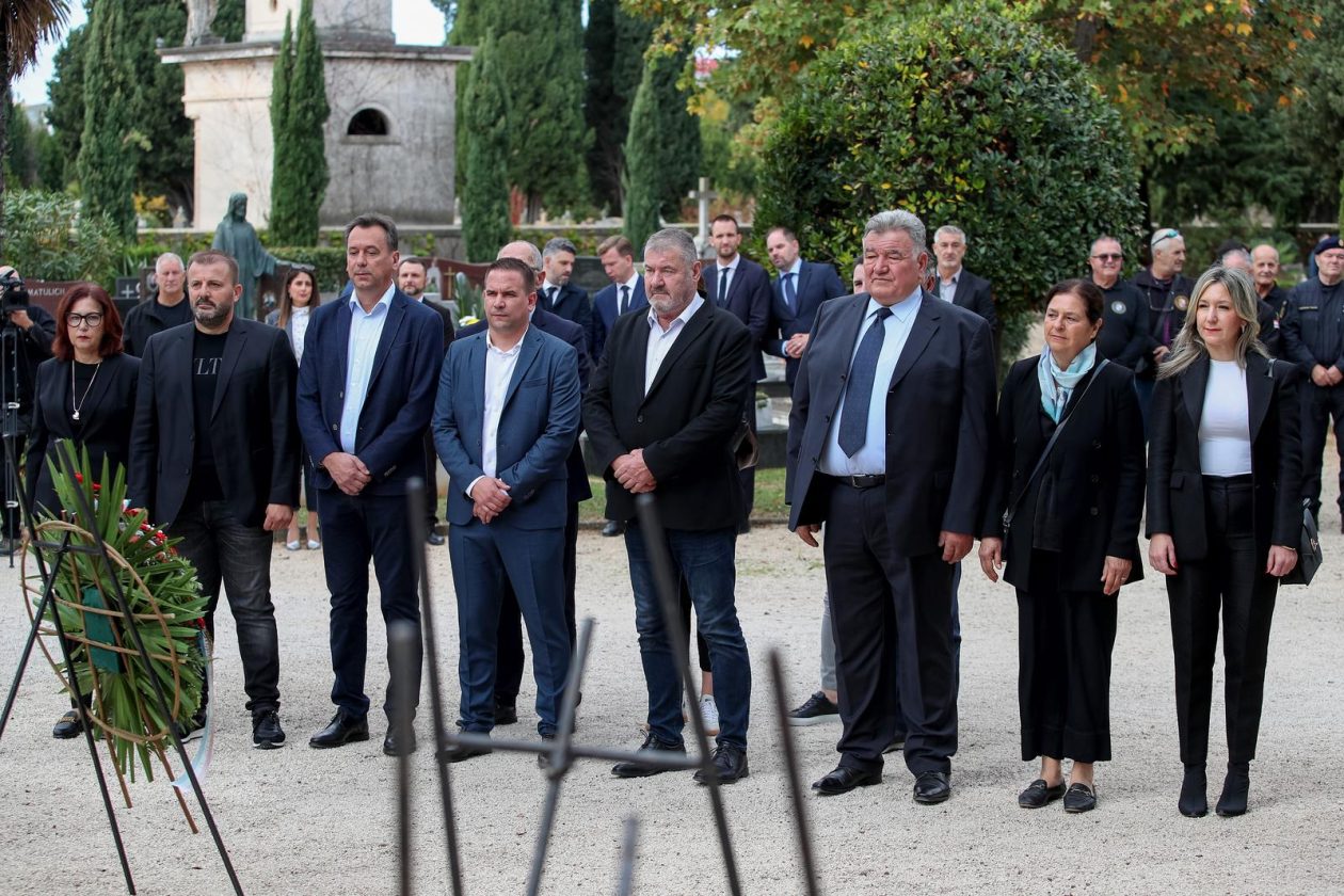 Zadar: Polaganje vijenaca povodom blagdana Svih svetih i Dušnog dana Zadar: Polaganje vijenaca povodom blagdana Svih svetih i Dušnog dana