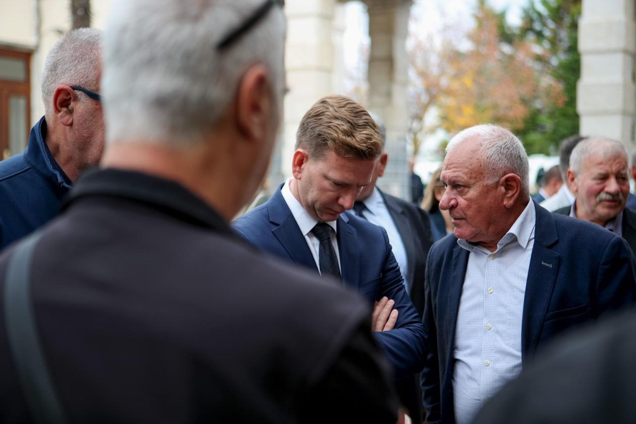 Zadar: Polaganje vijenaca povodom blagdana Svih svetih i Dušnog dana Zadar: Polaganje vijenaca povodom blagdana Svih svetih i Dušnog dana