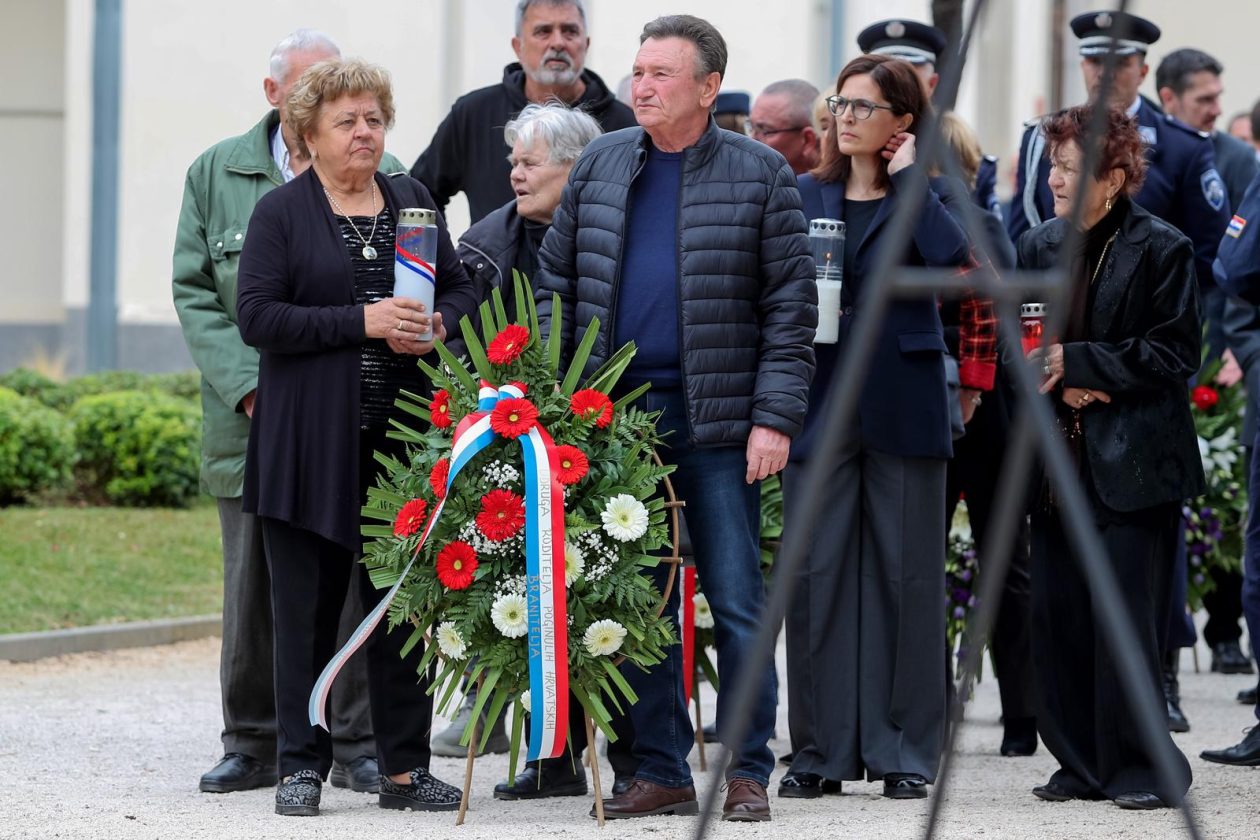 Zadar: Polaganje vijenaca povodom blagdana Svih svetih i Dušnog dana Zadar: Polaganje vijenaca povodom blagdana Svih svetih i Dušnog dana