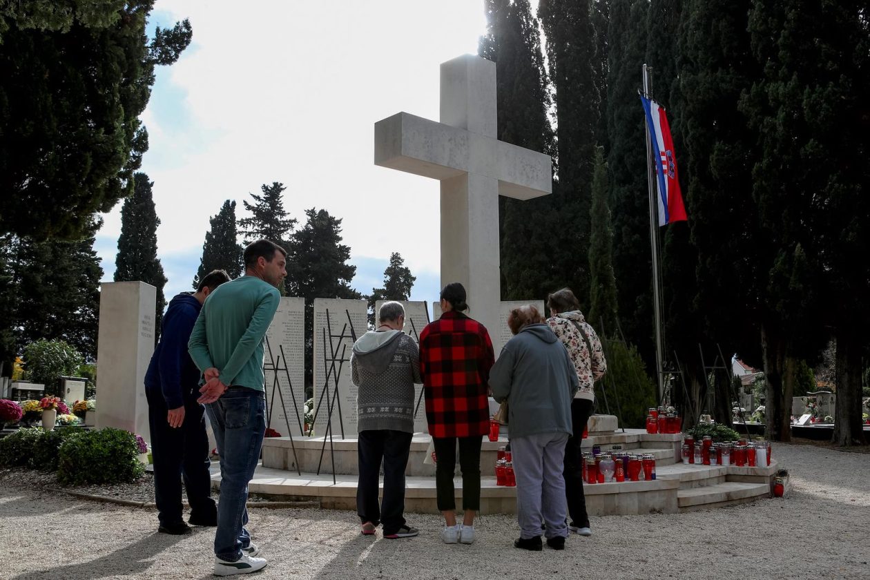 Zadar: Građani uređuju grobove uoči blagdana Svih svetih i Dušnog dana