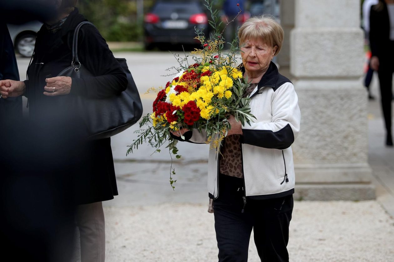 Zadar: Građani uređuju grobove uoči blagdana Svih svetih i Dušnog dana