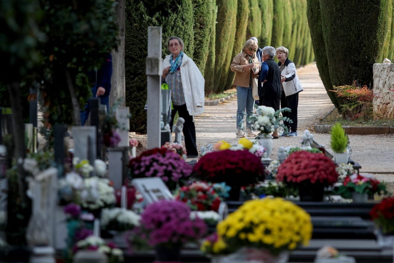 Zadar: Građani uređuju grobove uoči blagdana Svih svetih i Dušnog dana