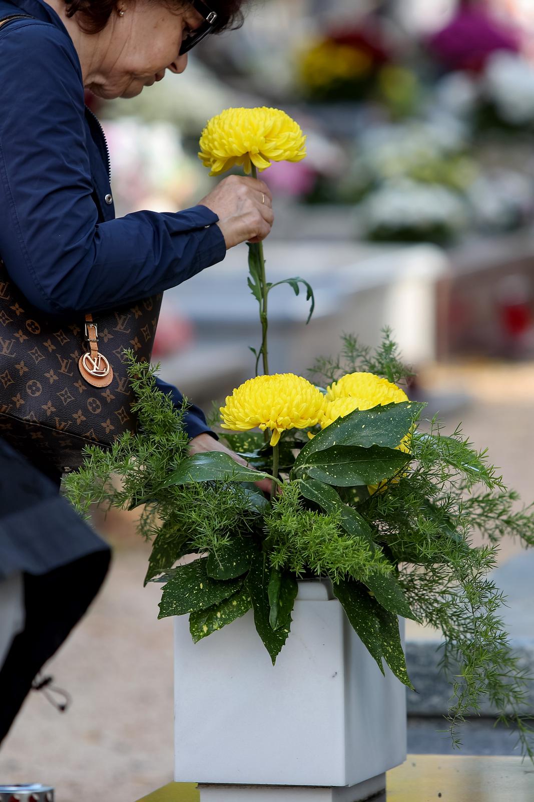 Zadar: Građani uređuju grobove uoči blagdana Svih svetih i Dušnog dana