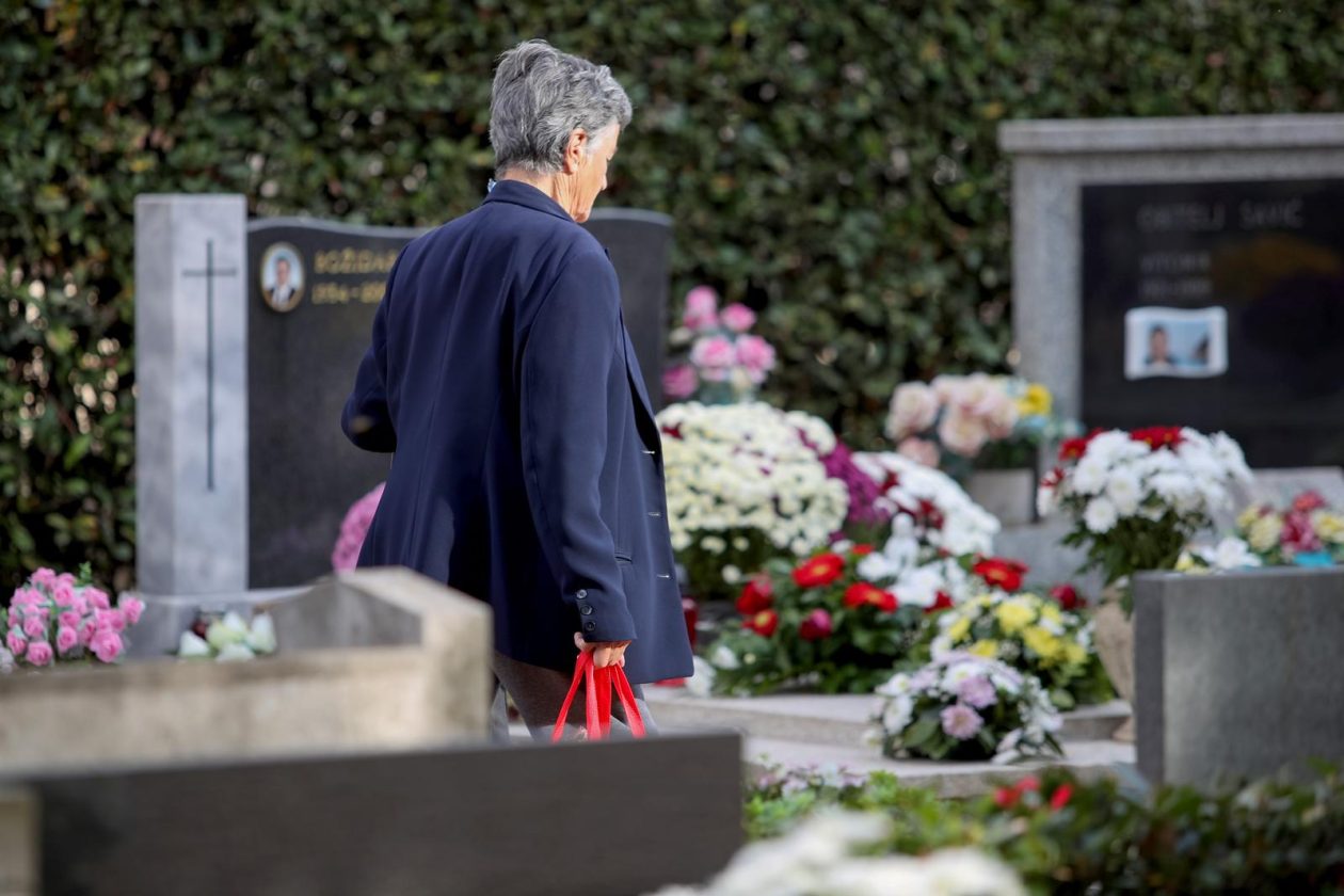 Zadar: Građani uređuju grobove uoči blagdana Svih svetih i Dušnog dana