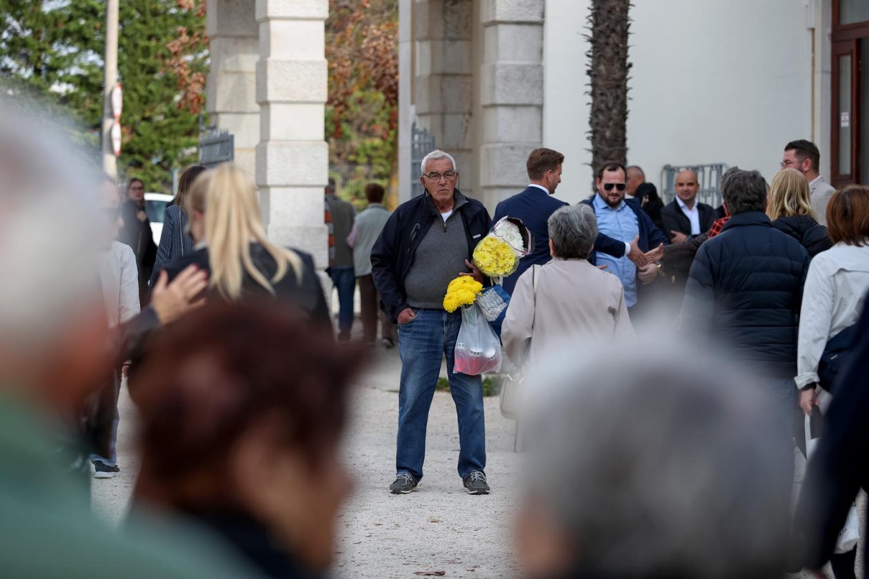 Zadar: Građani uređuju grobove uoči blagdana Svih svetih i Dušnog dana