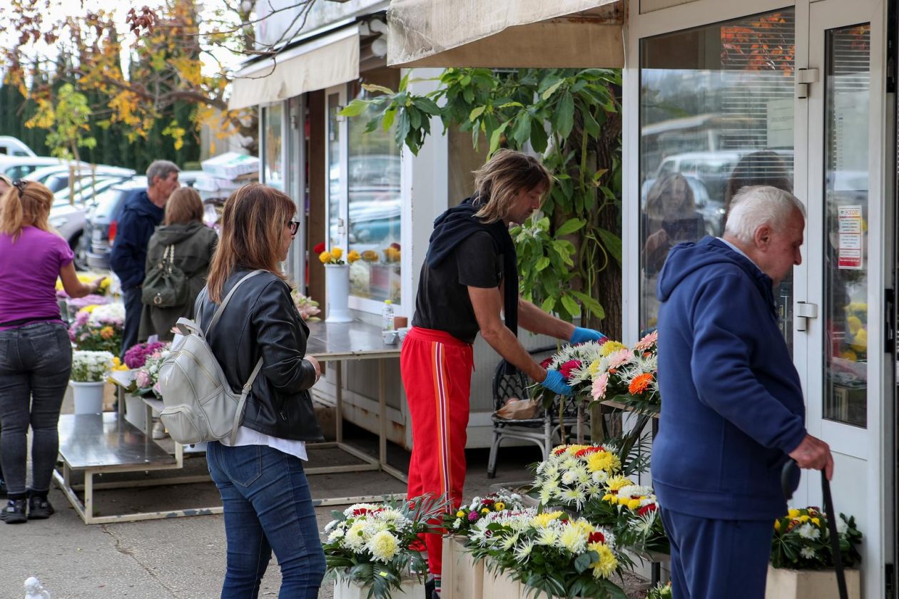 Zadar: Građani uređuju grobove uoči blagdana Svih svetih i Dušnog dana