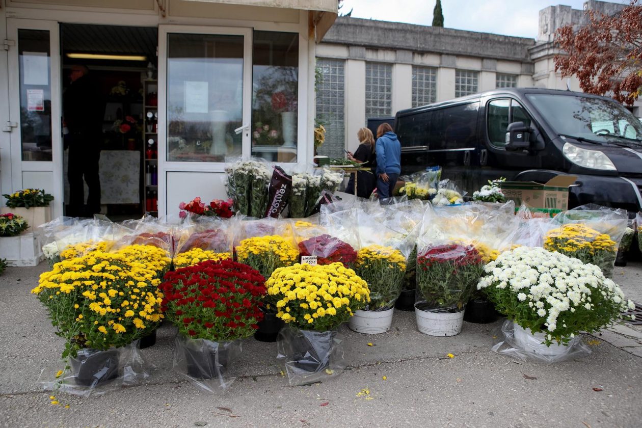 Zadar: Građani uređuju grobove uoči blagdana Svih svetih i Dušnog dana