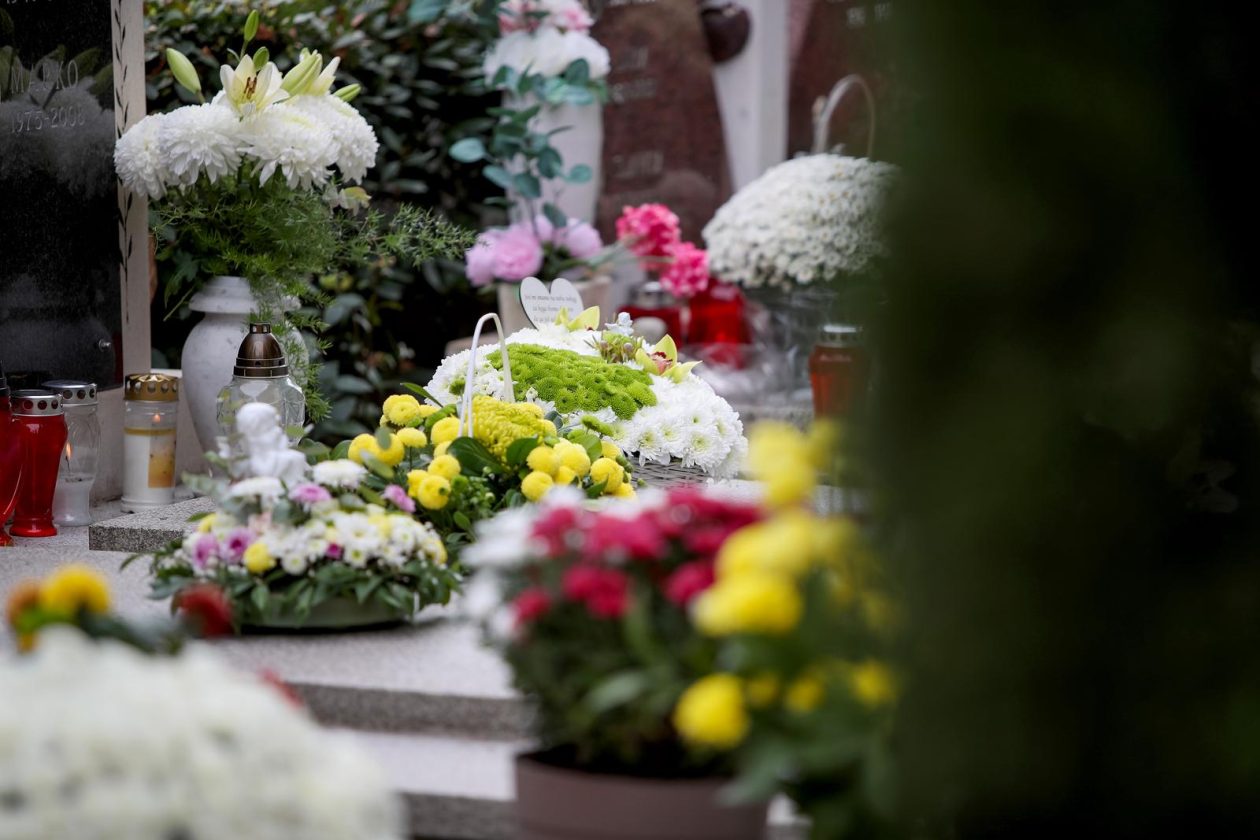 Zadar: Građani uređuju grobove uoči blagdana Svih svetih i Dušnog dana