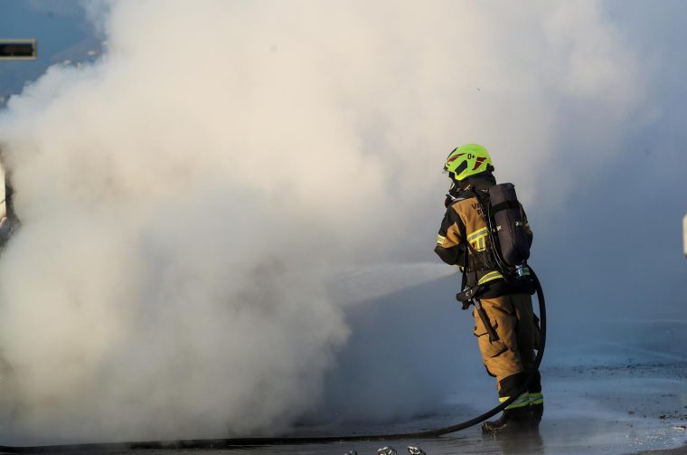 Zagreb: Požar kombi vozila na Aveniji Većeslava Holjevca Zagreb: Požar kombi vozila na Aveniji Većeslava Holjevca