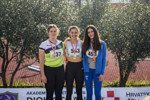 Patricia Pešić – prva s lijeva na desno