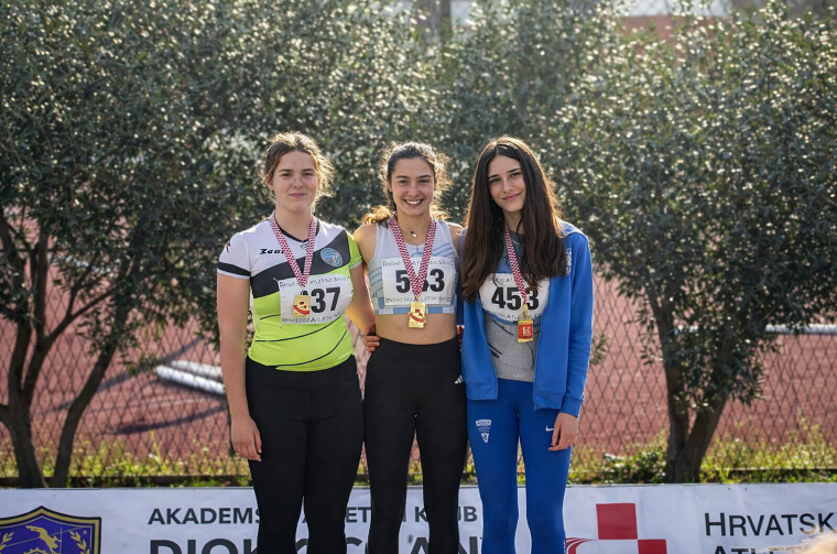 Patricia Pešić – prva s lijeva na desno