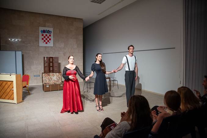 Predstava Iluzija, Pag Art Festival (3) Predstava Iluzija, Pag Art Festival (3)