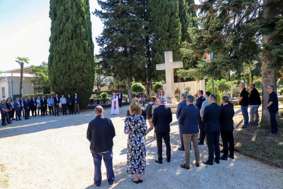 Predstavnici Općine Vir odali počast preminulima u Domovinskom ratu (10)