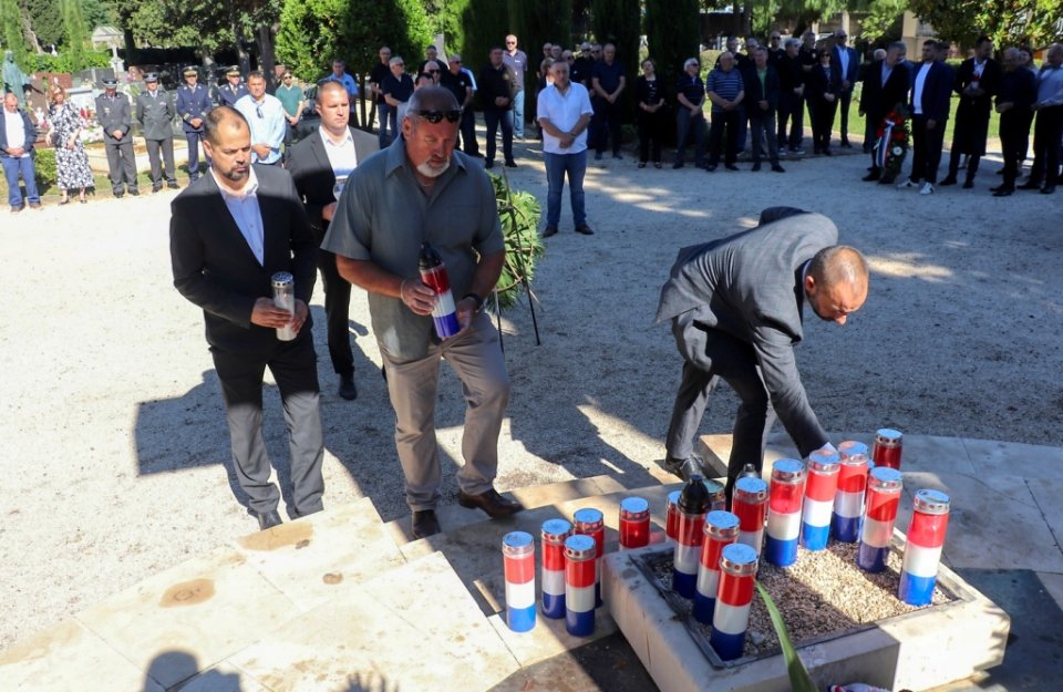 Predstavnici Općine Vir odali počast preminulima u Domovinskom ratu (14)