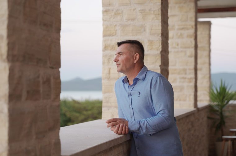Robin Čakarun -Sve na svitu