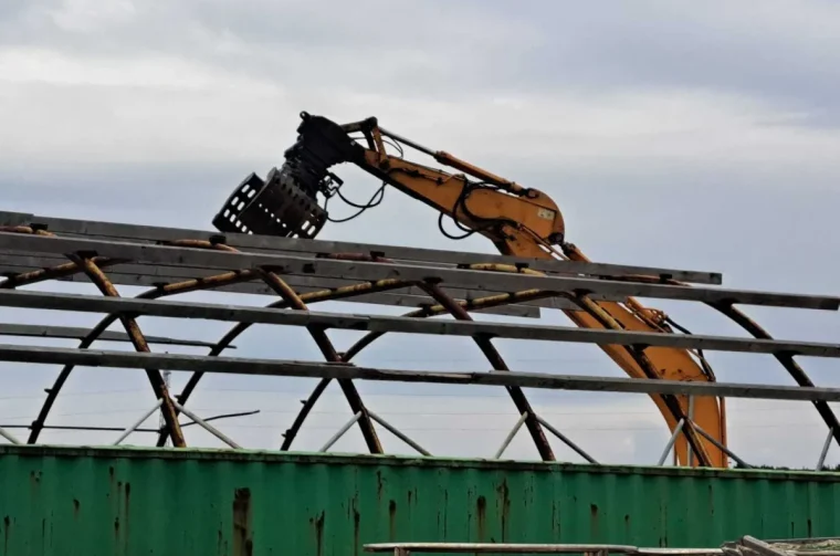 Rušenje objekata na plaži Katarelac na Pagu (1)
