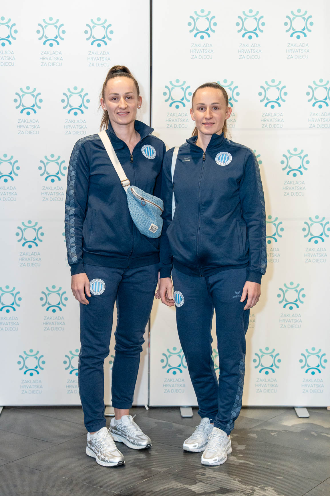 STELA I PAULA POSAVEC