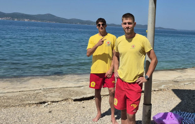 Spasioci na plaži Kolovare