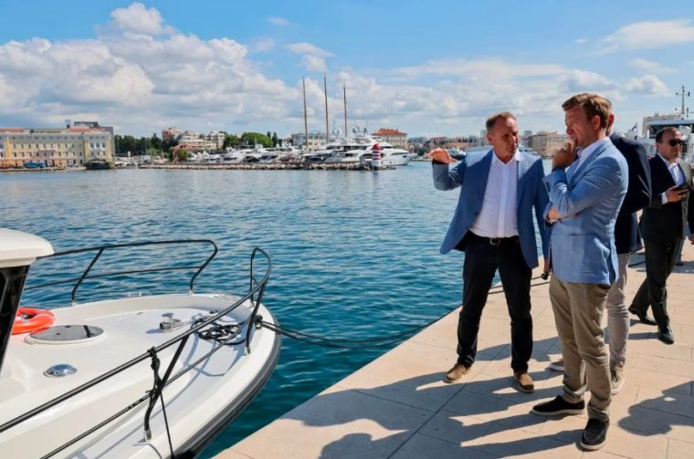 mobilna ljekarna brodica