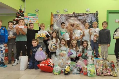 Učenici i mališani iz DV Tratinčica Crno razveselili svoje vršnjake u zadarskoj bolnici- pedijatrija