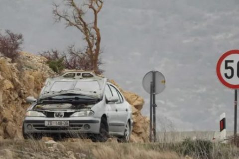 Kod Rovanjske bura nema milosti, vozilu uništila haubu