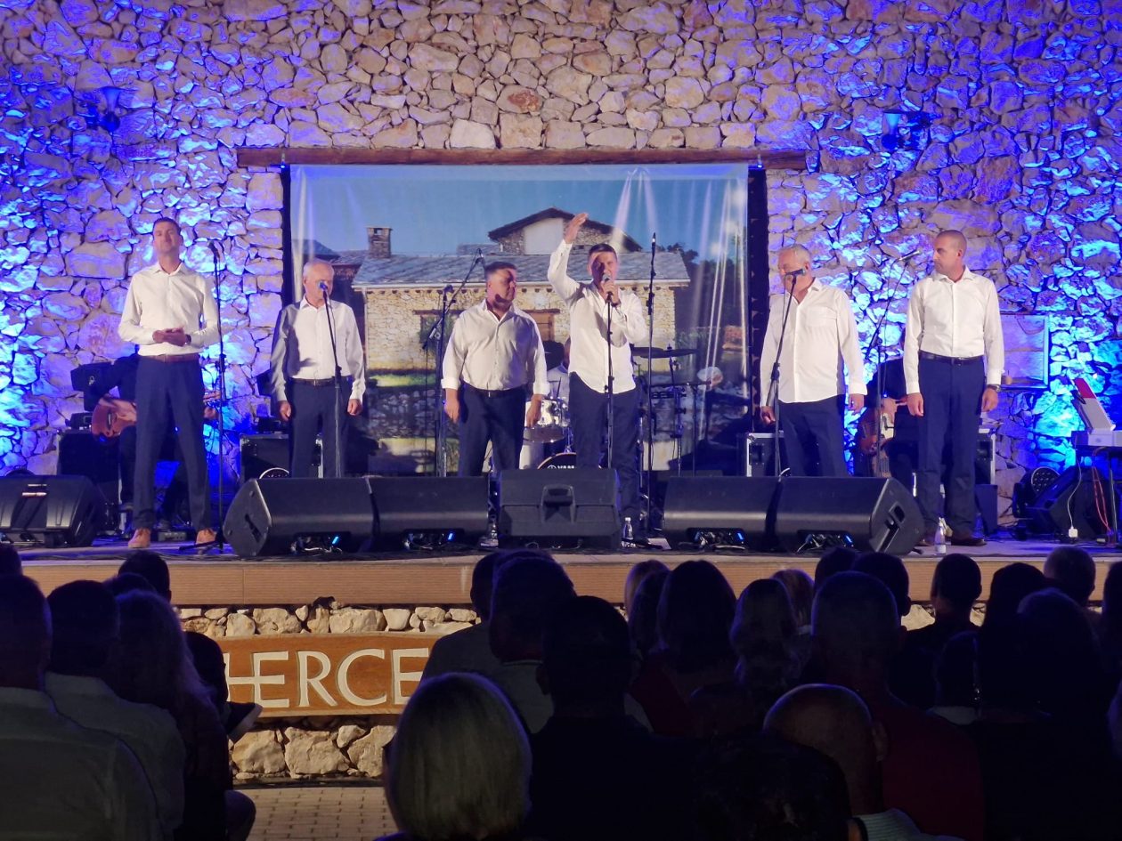 Tomislab Bralić i klapa Intrade u Međugorju (7) Tomislab Bralić i klapa Intrade u Međugorju (7)