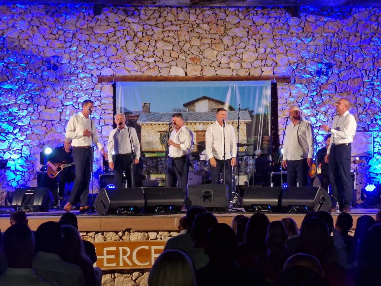 Tomislab Bralić i klapa Intrade u Međugorju (8) Tomislab Bralić i klapa Intrade u Međugorju (8)