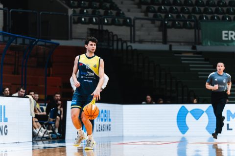 Toni Jelenković